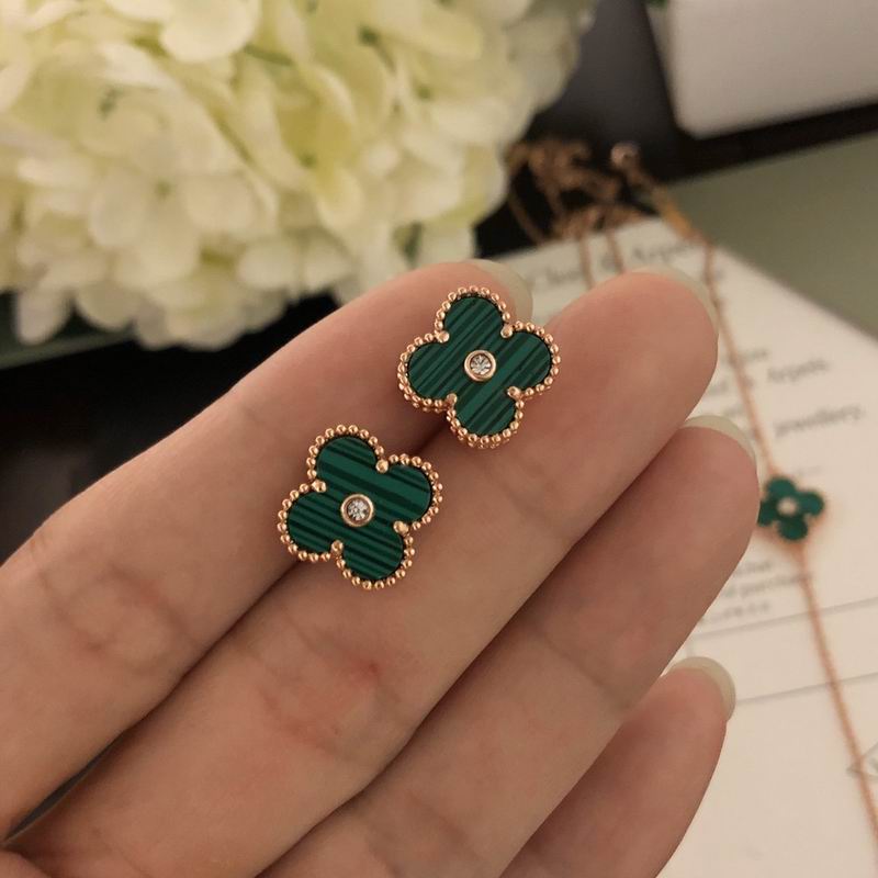 Van Cleef & Arpels earring 12yxq15